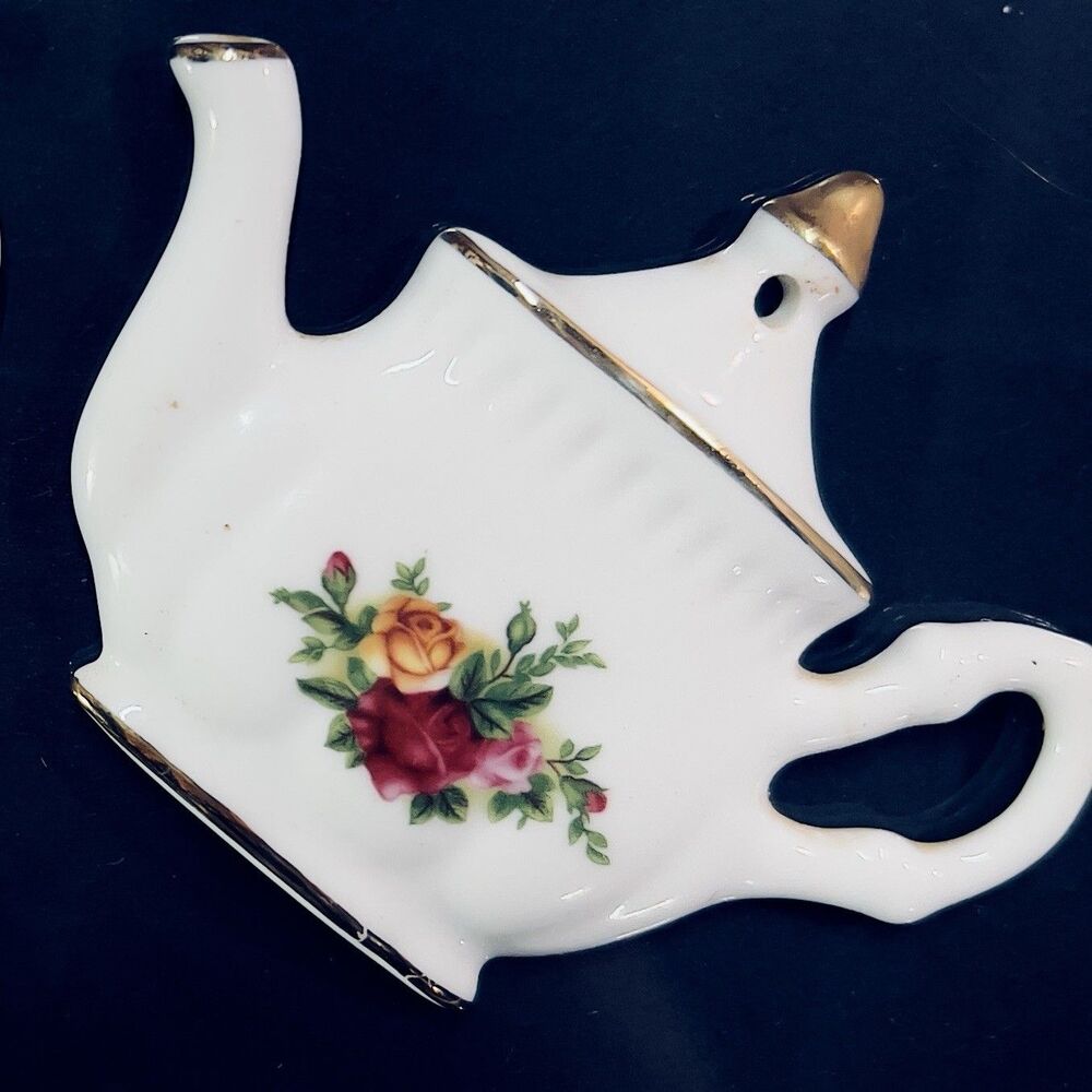 Vintage Fine China Tea Pot Tree Ornament 1962 Royal Albert Old Country Roses